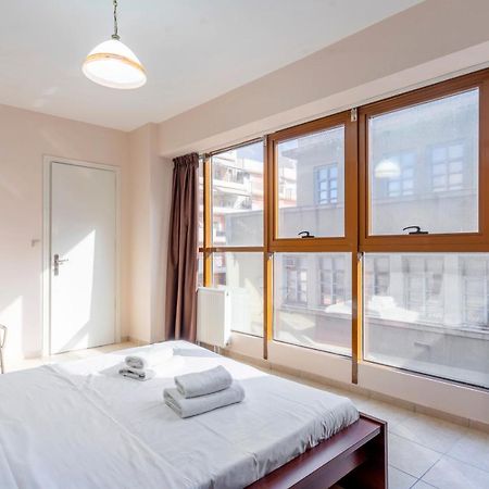2 Bedroom Renovated Apartment With A View Athènes Extérieur photo
