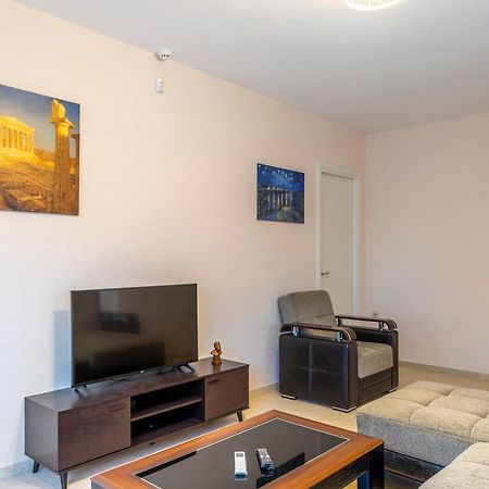 2 Bedroom Renovated Apartment With A View Athènes Extérieur photo