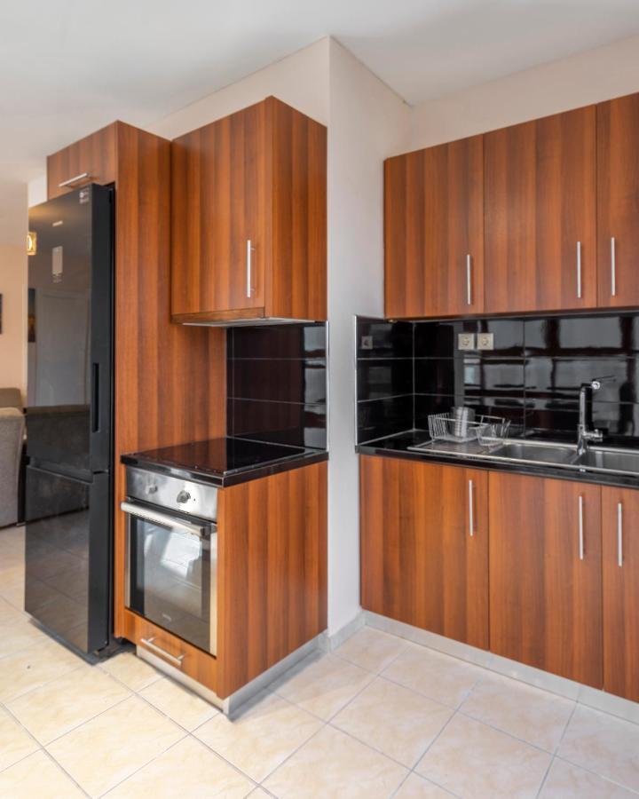 2 Bedroom Renovated Apartment With A View Athènes Extérieur photo