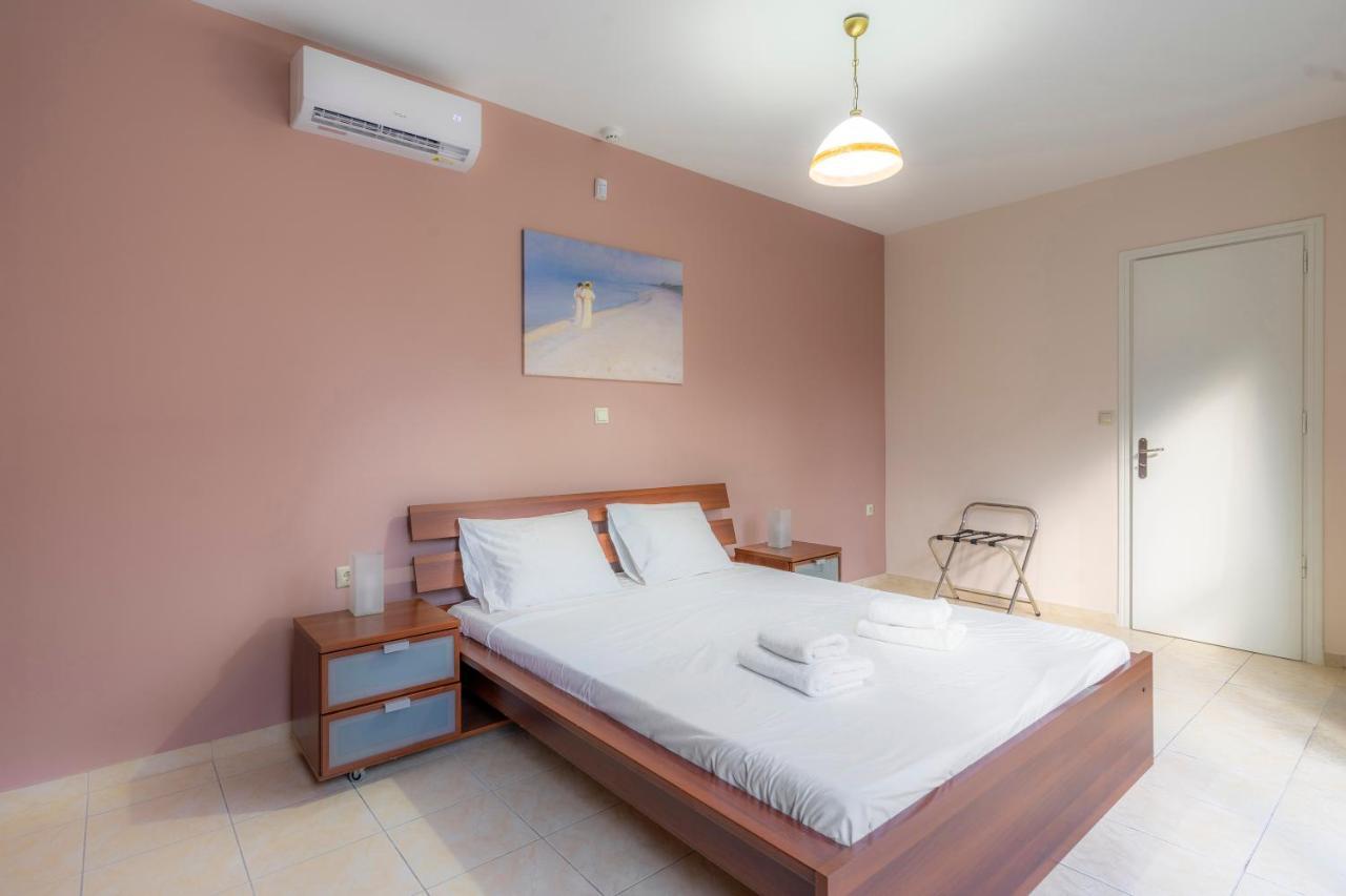 2 Bedroom Renovated Apartment With A View Athènes Extérieur photo