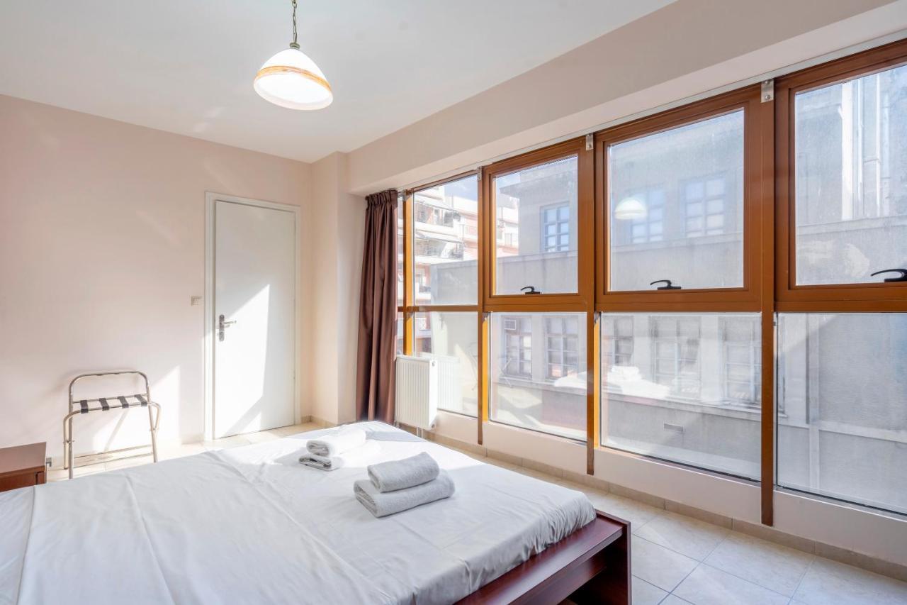 2 Bedroom Renovated Apartment With A View Athènes Extérieur photo