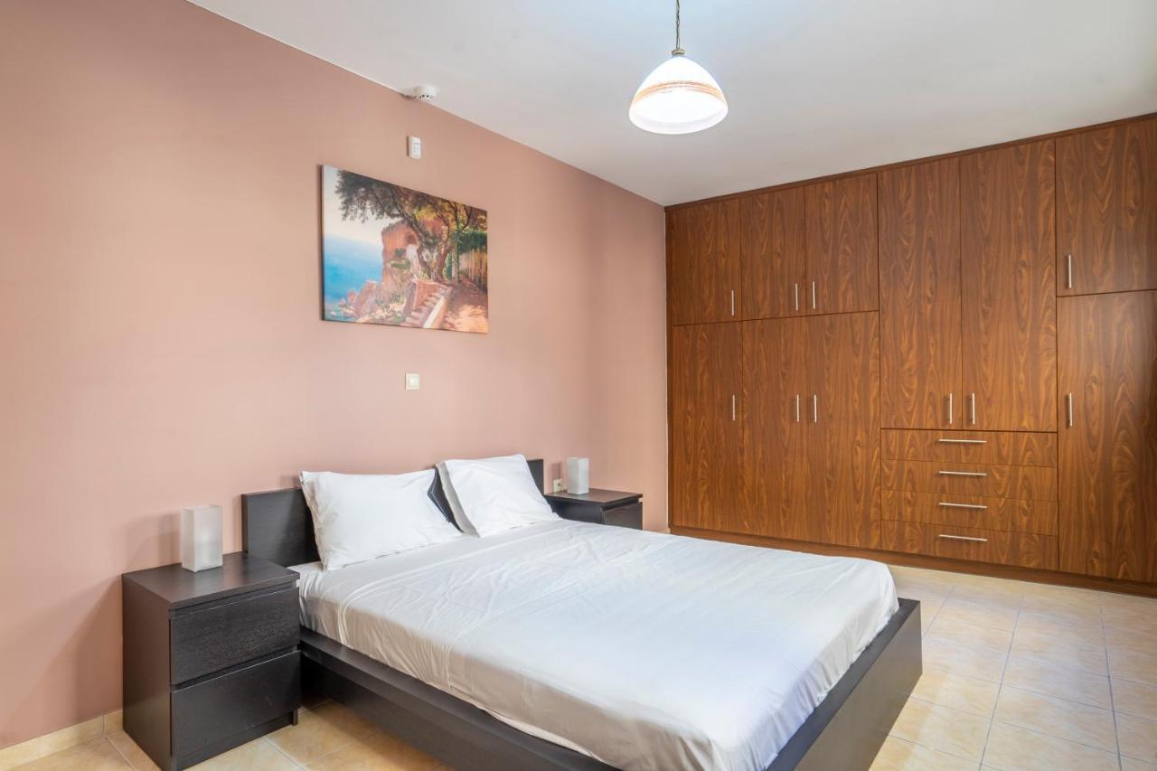 2 Bedroom Renovated Apartment With A View Athènes Extérieur photo