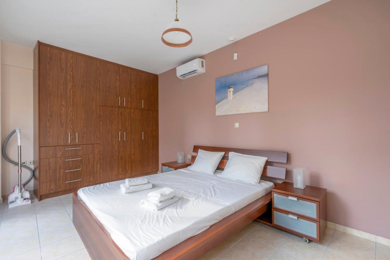 2 Bedroom Renovated Apartment With A View Athènes Extérieur photo