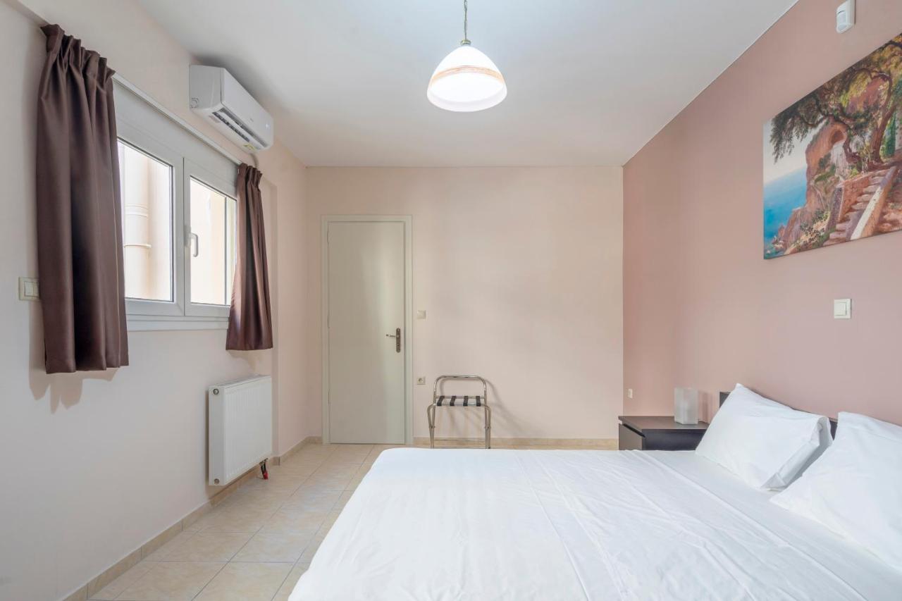 2 Bedroom Renovated Apartment With A View Athènes Extérieur photo