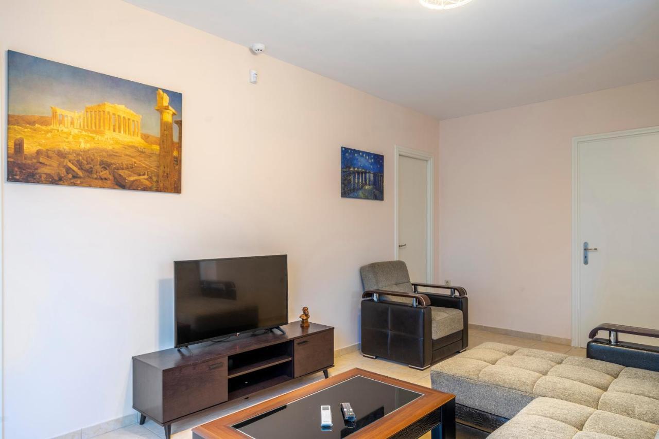 2 Bedroom Renovated Apartment With A View Athènes Extérieur photo